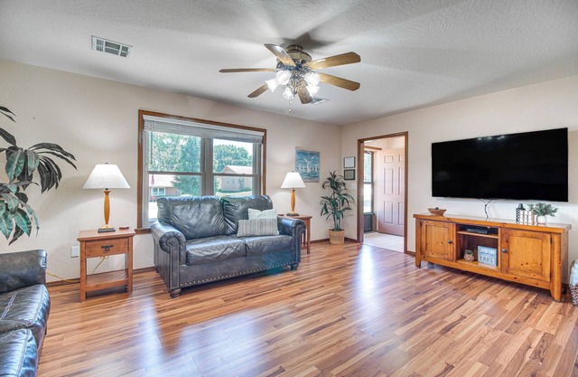Near Boat Launch: 'Hillcrest Hideaway' Grove Home