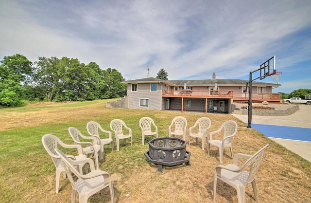 Near Boat Launch Pet-Friendly Grass Lake Getaway