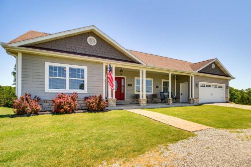 Near Bull Shoals Lake Spacious Golfers Getaway!