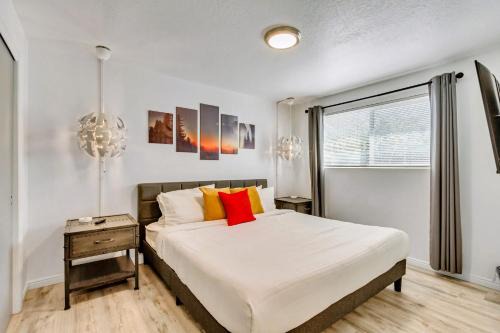 Near City Center - Full Kitchen - Fast Wi-Fi