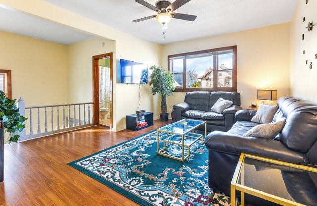 Near Downtown Bloomington Full Apartment