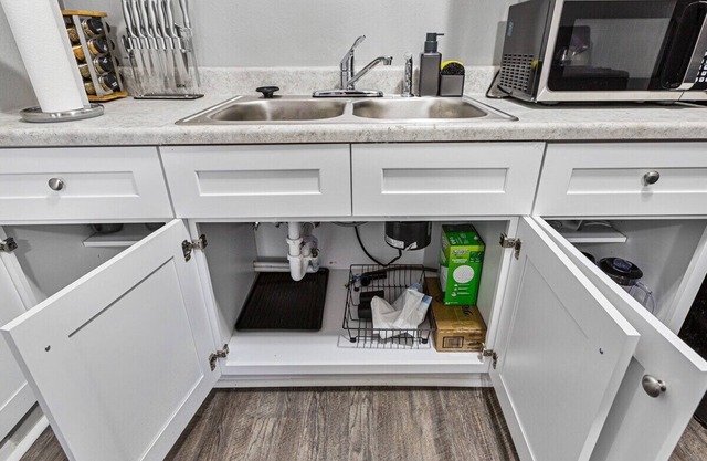 Near Downtown | MD Center | 3TVs | Pet| King Bed