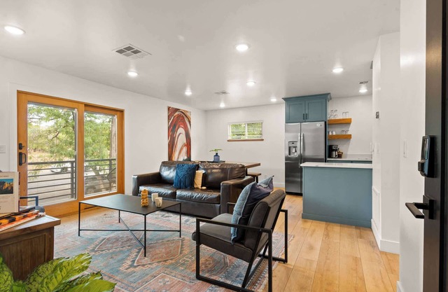 Near Downtown Stylish 2BR With Amazing Patio - 2