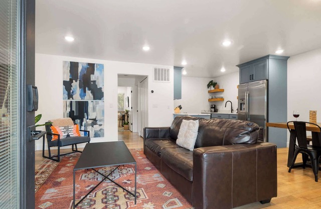 Near Downtown Stylish 2BR With Amazing Patio - 3