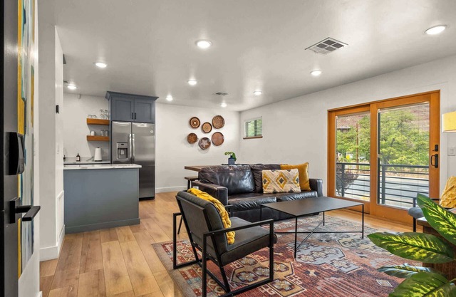 Near Downtown Stylish 2BR With Amazing Patio - 4
