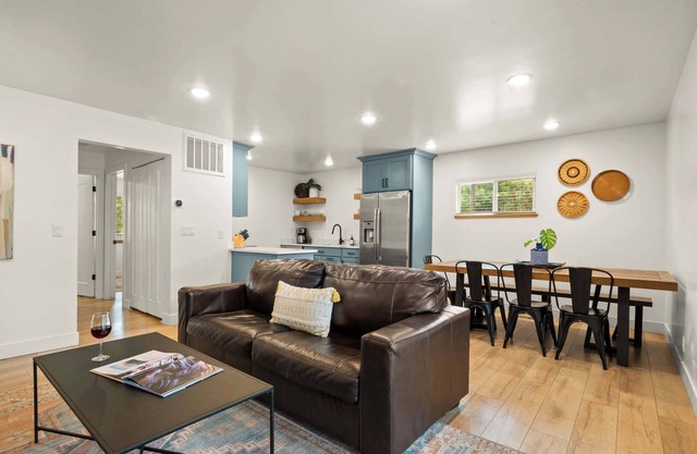 Near Downtown Stylish 2BR With Amazing Patio - 5