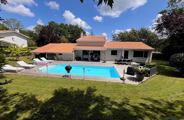 Near the Golf course, modern villa with swimming pool in a private residence