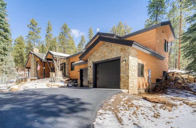 Near Hiking: Luxury Getaway w/Deck in Durango!