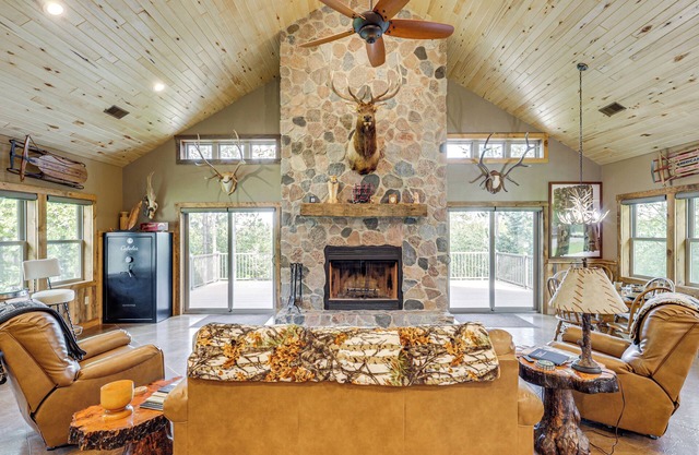 Near Hiking & Snowmobile Trails: Wabeno Cabin!