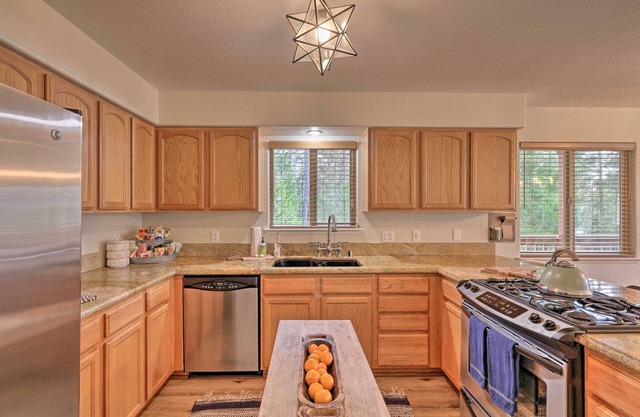 Near Hiking + Wineries: Arnold Cabin w/Deck!