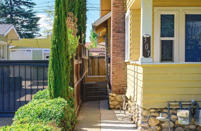 Near LA Cozy Home With Full Kitchen & Laundry