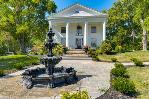 Near Lake Erie, Harbor and Parks Conneaut Getaway!