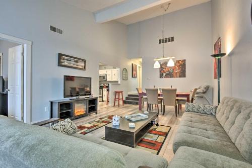 Near Mt Airy Casino Mount Pocono Condo with Balcony
