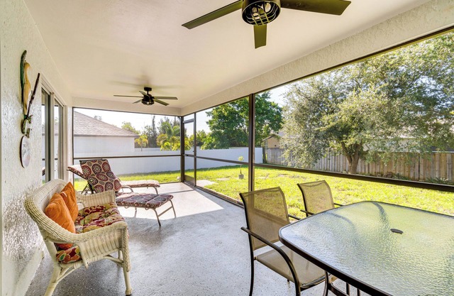 Near Shopping & Restaurants: Cape Coral Getaway
