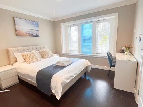 Near Skytrain and QUIET Private Bedroom Ensuite BathRM, Free Wifi & Coffee, Cozy