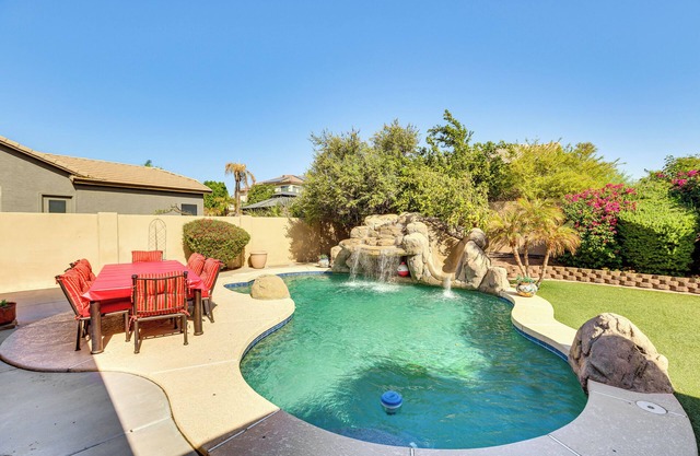 Near Spring Training: Family Retreat in Goodyear!