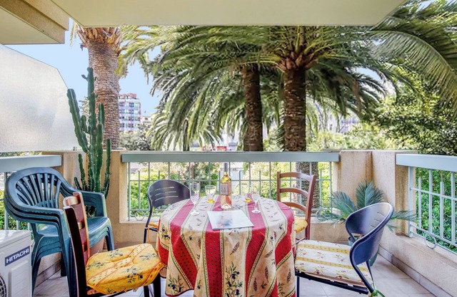 Near the Croisette by foot very beautiful 2 rooms 3 stars