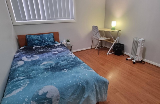 Near to Toongabbie Station - 4 minutes walk