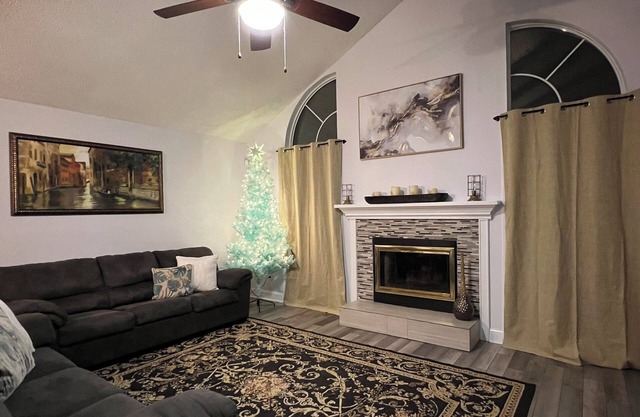 Near universal studios Charming 4bed house with WiFi, AC in enjoyable Orlando