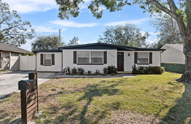 Near USF, Ybor City, Busch Gardens/RayJ Std + Backyard & Games, Slps 8!