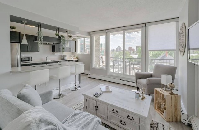 Nearby Saddledome | AC | Parking Central DT Condo