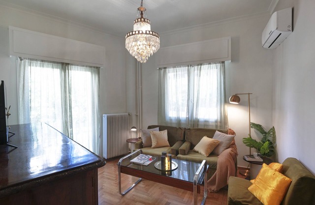 NeasEfessou25 - Vyronas cozy apartment