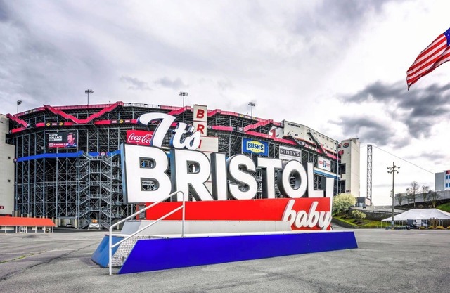 Neat&Suite @ Bristol Motor Speedway, Hot Tub, Pool
