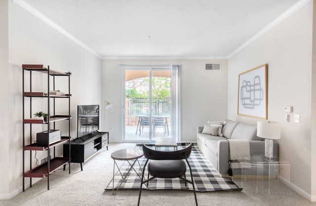 Neat Sunnyvale 2BR w/Pool, Gym, walk to Caltrain & Shops, by Blueground