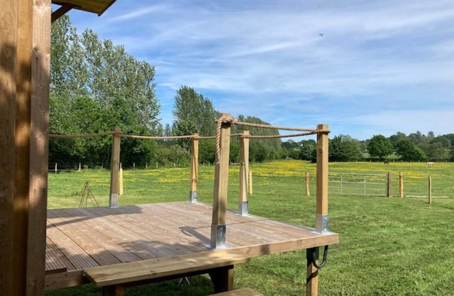 Neddys Rest, Repurposed Horse Box, Luxury Stay