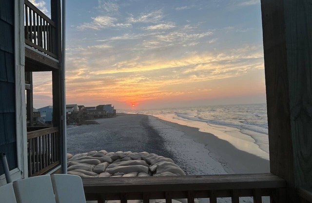 Need A Change of Sea.nery~ 2nd Floor Oceanfront