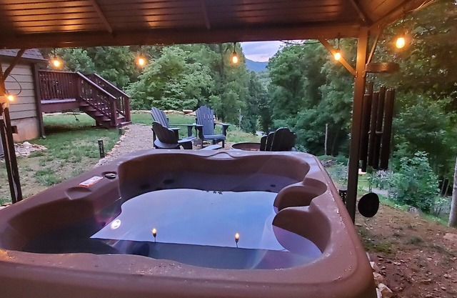 Need a Romantic Getawy? Hot Tub DogFriendly/Close to Hiking, tubing & Casino