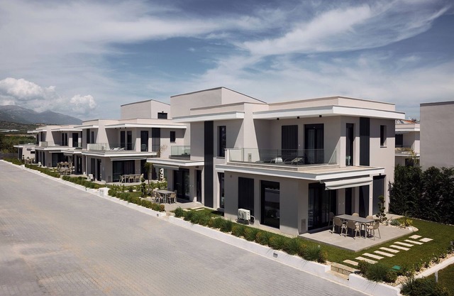 Nefeli Lux-Two - Bedroom Duplex with Garden