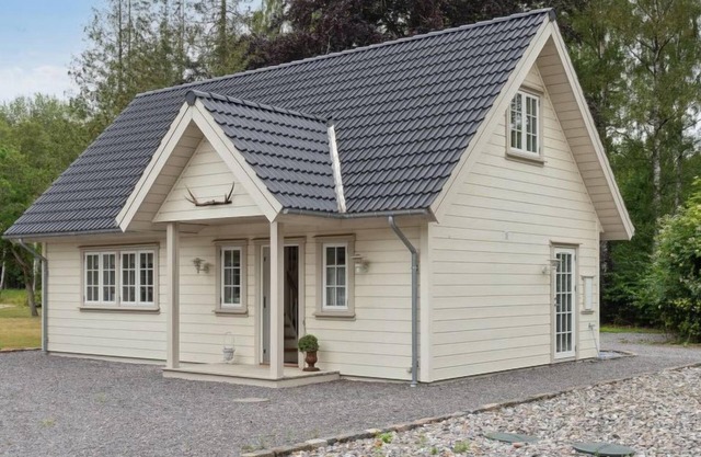 "Nell" - 3.2km to the inlet by Interhome
