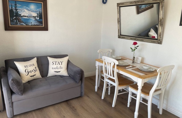 Nena's Home Adventure!nGuesthouse in Whittier. California