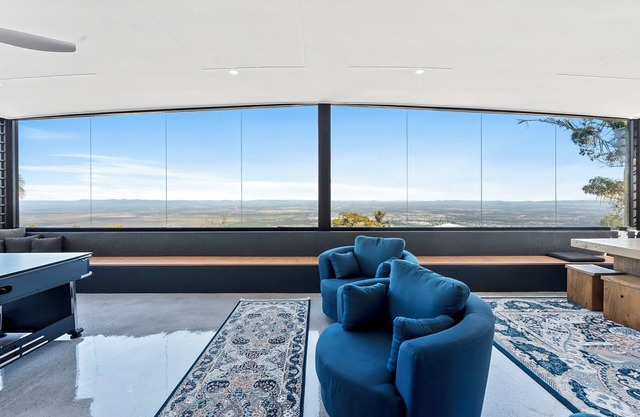 Nestled amidst the clouds, with Rockhampton Views