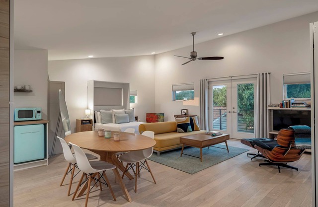 Nestled In Nature Studio - Pet-Friendly - Firepit