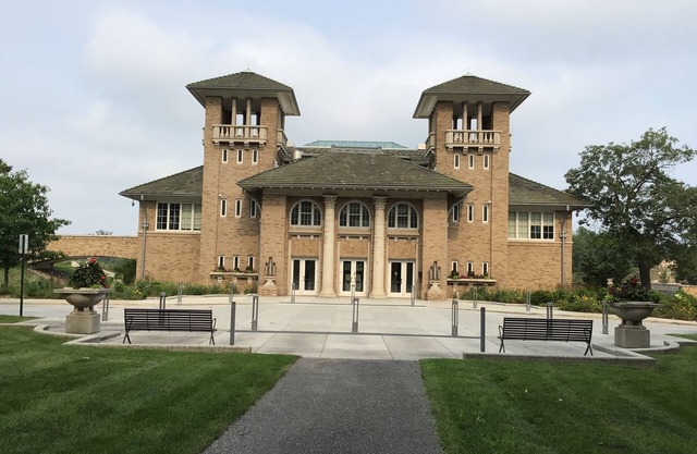 Nestled just behind Marquette Park. 5 minute walk to beach.
