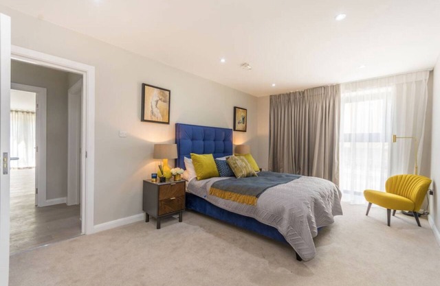 * NETFLIX* Chic & Modern 3 Double Bedrooms near Ldn Bridge Stn - have parking