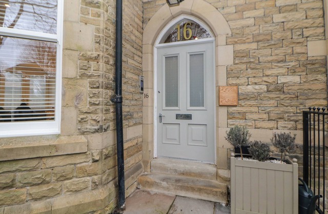 NETHERDALE PENTHOUSE, family friendly in Buxton