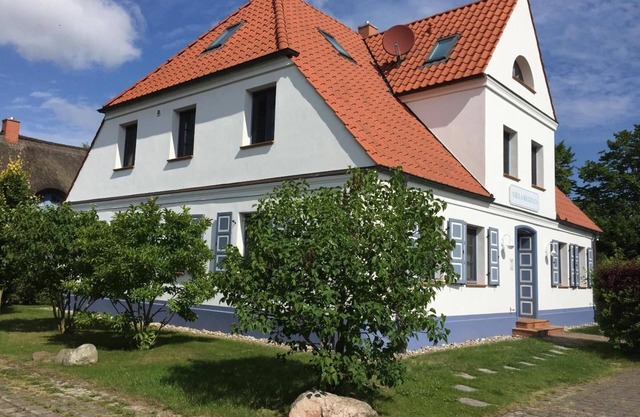 Neue Reihe 43 "Villa Regulus" ground floor (Whg. 1) - Cozy vacation apartment in the heart of the city