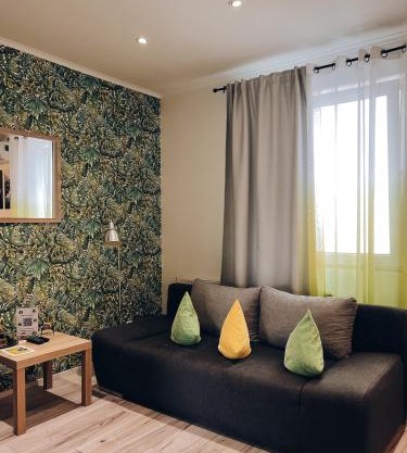 Neuwertiges Apartment mit Kostenlose Privatparkplatz auch für Transporter geeignet R1
