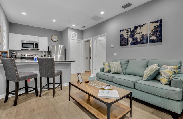 New 1/1 :Loft Minutes From Heart of Tampa -Unit C