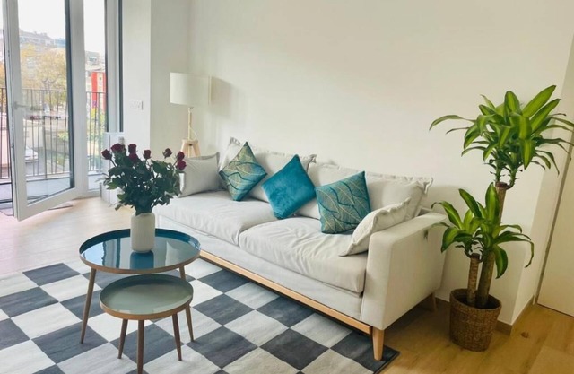 New 1 bedroom in City Center- Terrace