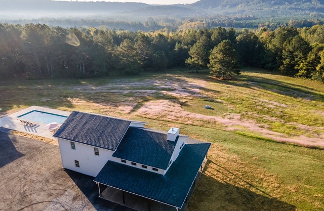 New! 15 Acre Group Retreat Video Tour-Full Size Pool, Hot Tub, Sauna, Sleeps 12+