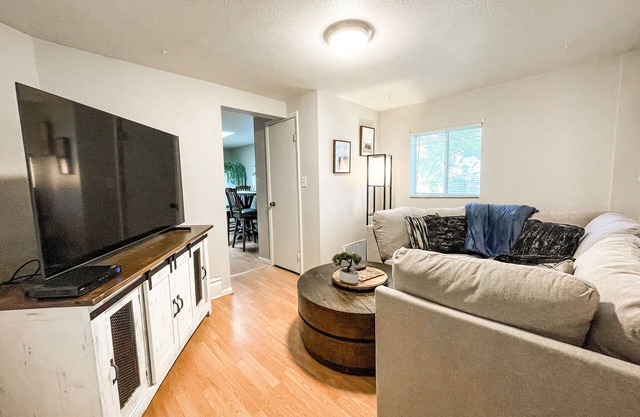 New 1BR Apartment in Heart of Downtown Pueblo!