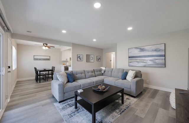 ★ New 2 bed/2 bath Condo Near Disneyland/Chapman/Beaches