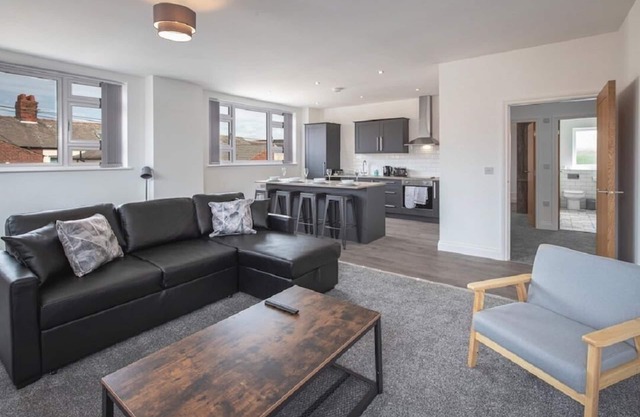 New 2 Bedroom Apt, close to Winter Gardens. Apt 4