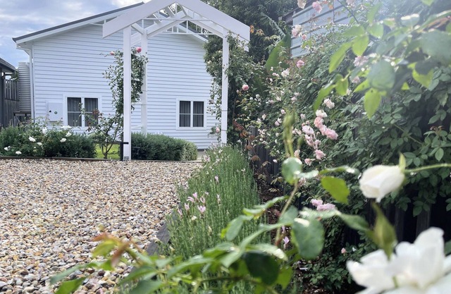 New 2 Bedroom Hamptons style Cottage, close to beaches, cafes and city centre.