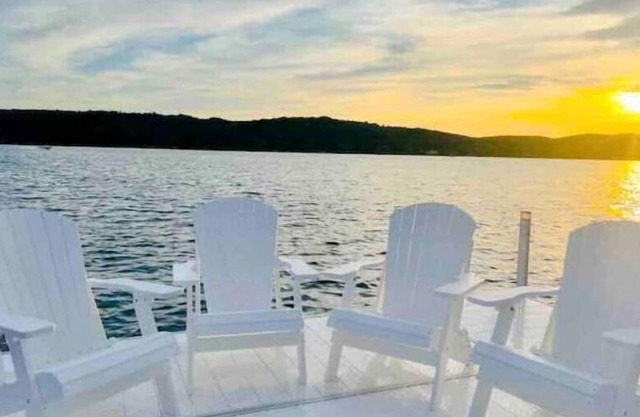 🏖New 20% Discount-Walloon Lakefront TinyHomes-BoatDock-FirePit-Kayaks-Dogs🏖