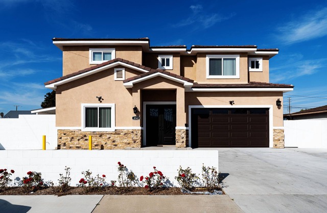 New 2022 5-Bedrooms w/9 Queen Beds Near Disneyland